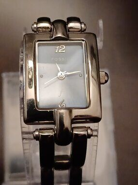 Vintage Ladies FOSSIL f2 Silver Tone Watch - WORKS!